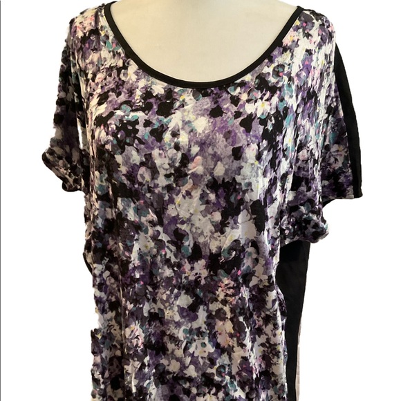 H&M Tops - “H&M FLORAL SPLIT BACK “ Short Sleeved Top.